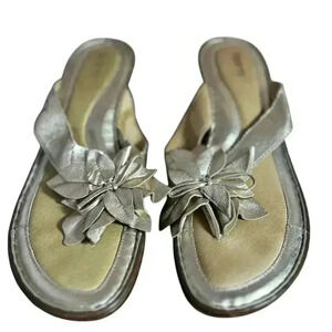 Born Gold Leather Floral Wedge Thong Sandal Women's Size 10 US 42 EU Very Nice